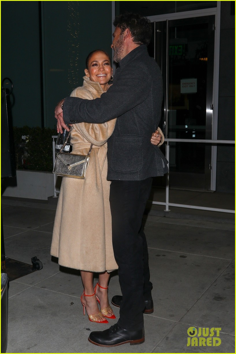 Jennifer Lopez & Ben Affleck Cuddle Up on a Romantic Date Night in