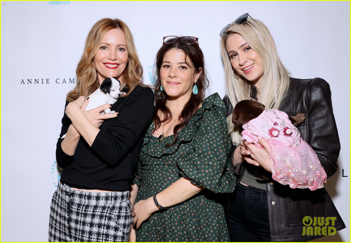 Maria Bakalova Hangs Out with Leslie Mann & Judd Apatow at Tracey