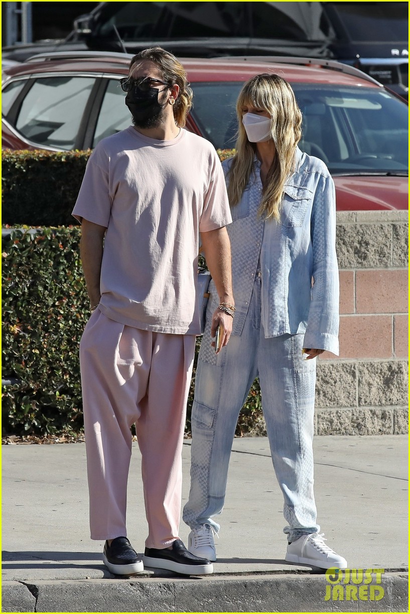 Photo: heidi klum tom kaulitz hold hands furniture shopping 05 | Photo
