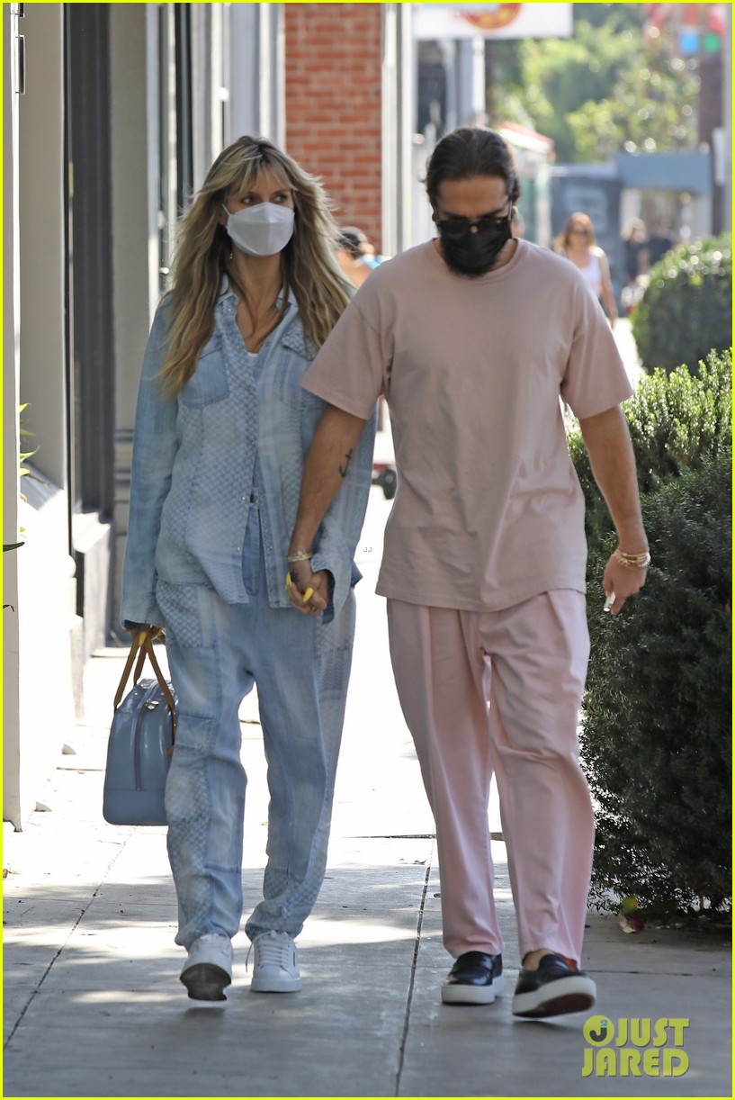 Photo: heidi klum tom kaulitz hold hands furniture shopping 25 | Photo