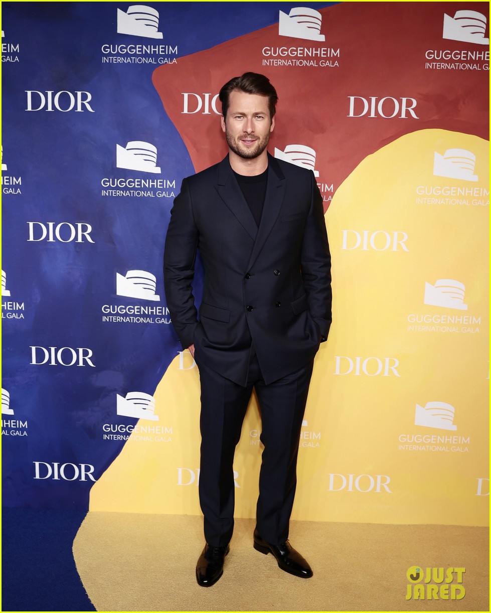 Lorde Dazzles in Gold Suit While Performing at Guggenheim International