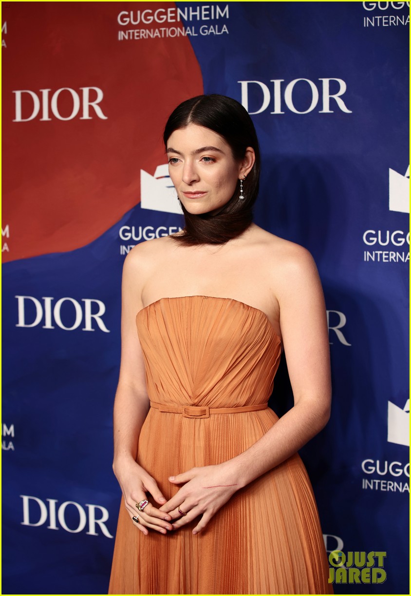 Lorde Dazzles in Gold Suit While Performing at Guggenheim International