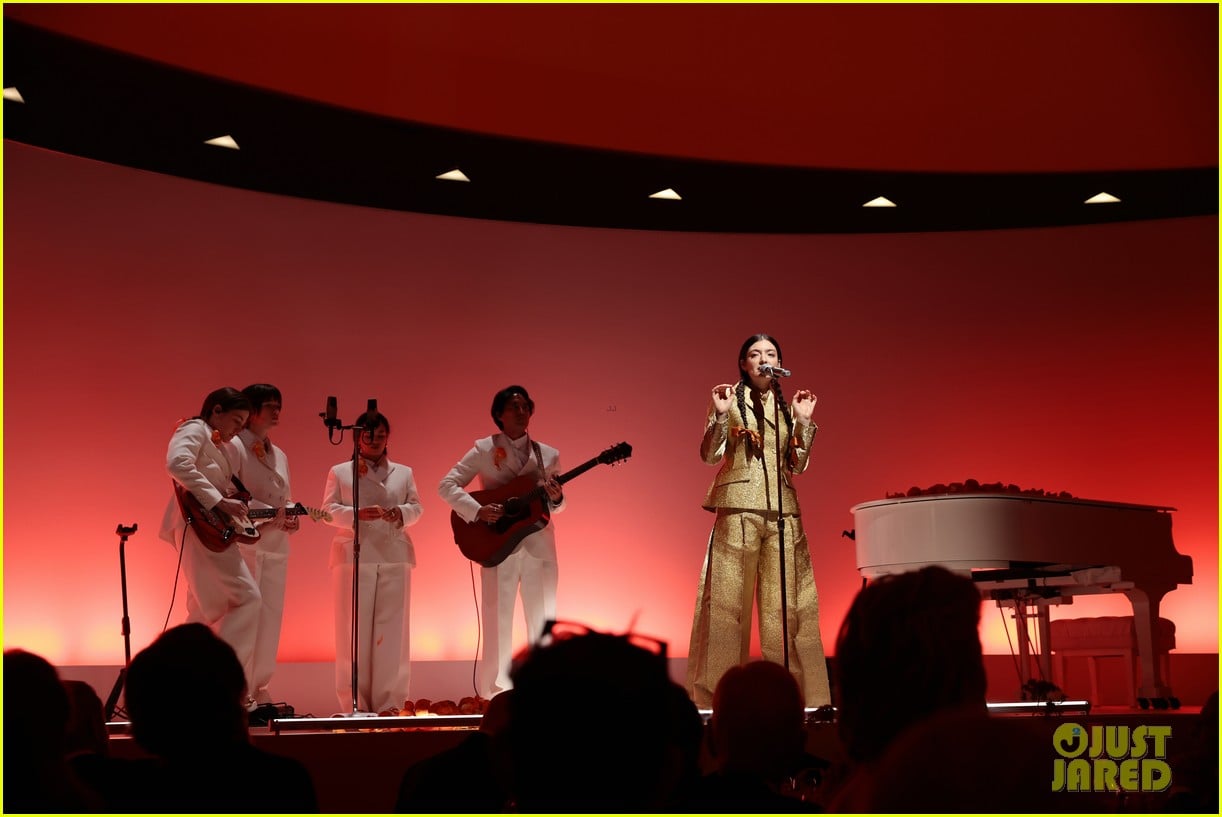 Lorde Dazzles in Gold Suit While Performing at Guggenheim International
