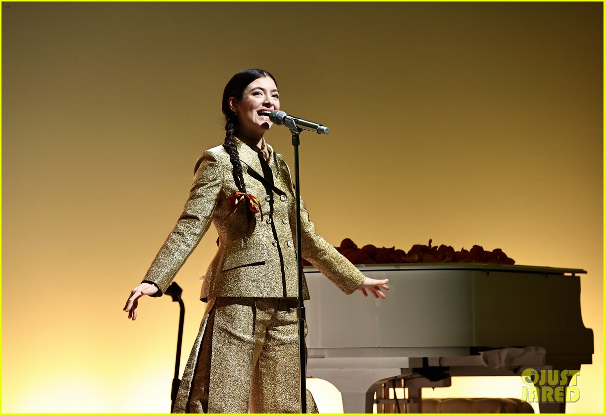 Lorde Dazzles in Gold Suit While Performing at Guggenheim International