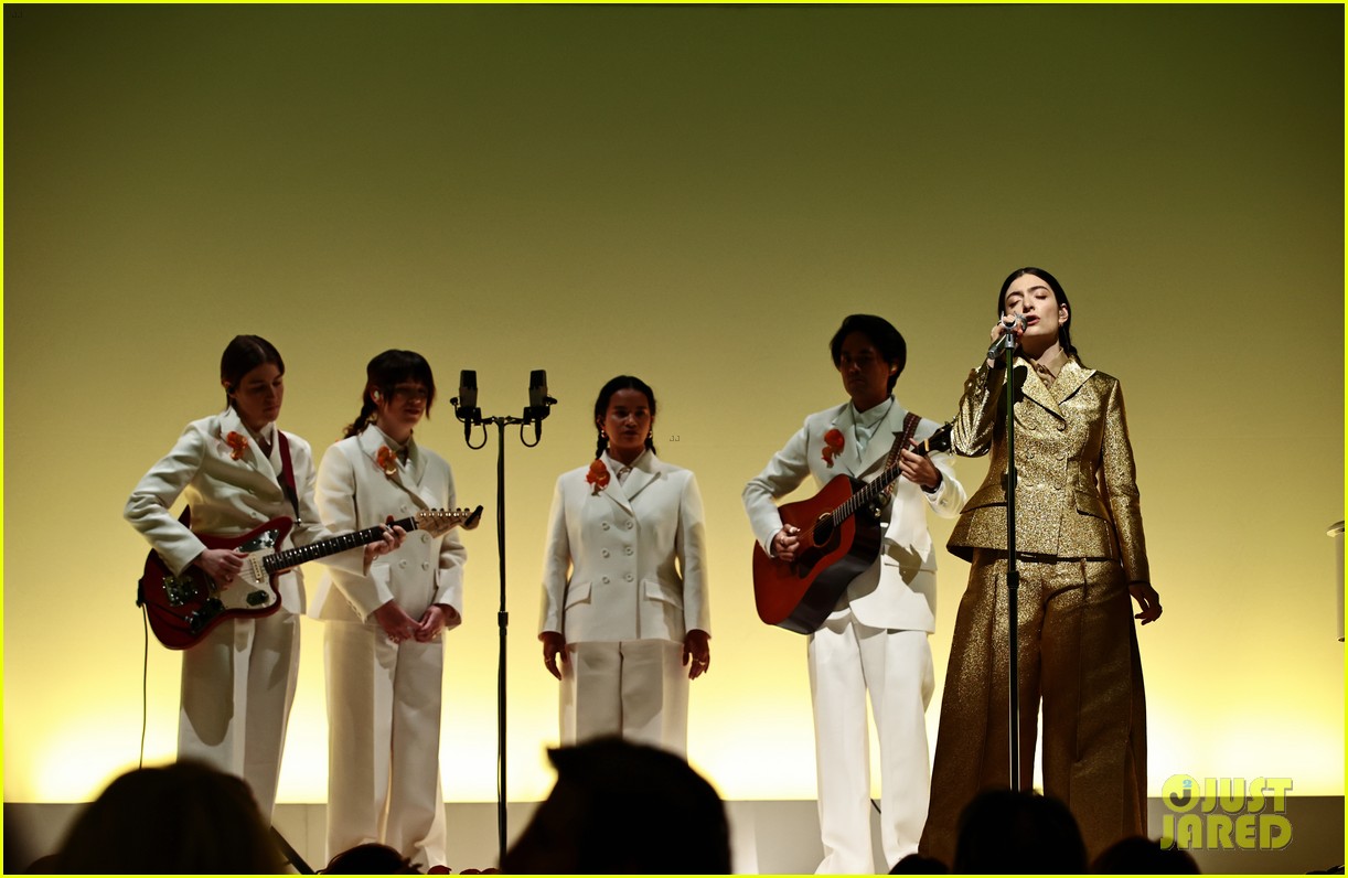 Lorde Dazzles in Gold Suit While Performing at Guggenheim International