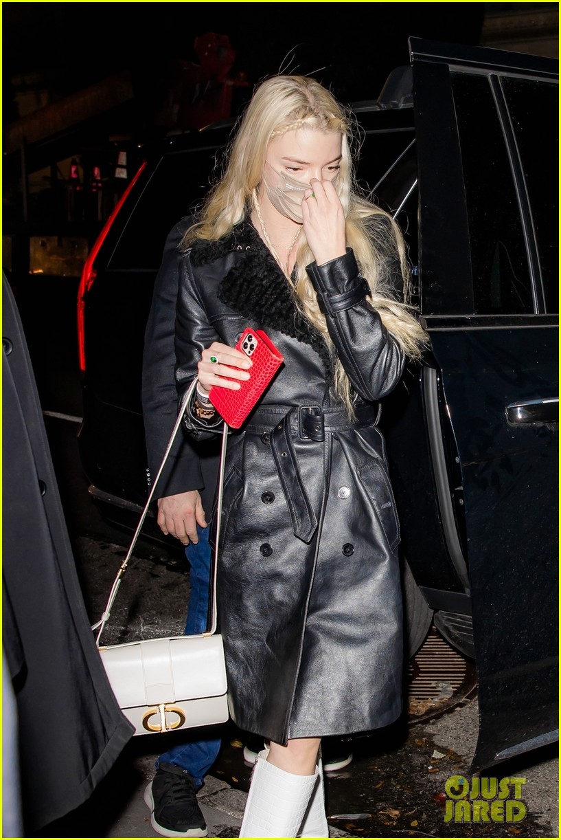 Joe Jonas, Sophie Turner, Anya Taylor-Joy & More Stars Arrive for 'SNL