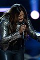 wendy moten falls on the voice stage 11