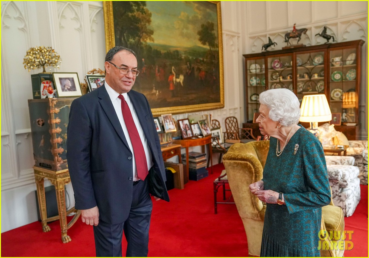 Queen Elizabeth Appears at Windsor Castle Meeting After Hospitalization