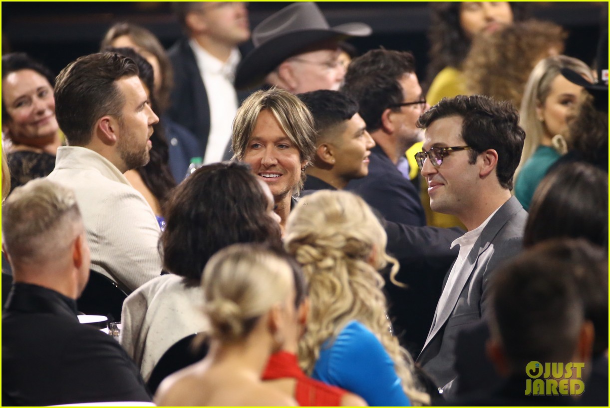 TJ Osborne Kisses Boyfriend Abi Ventura After Winning at CMA Awards