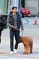 ryan reynolds talks his dog for a walk in nyc 15