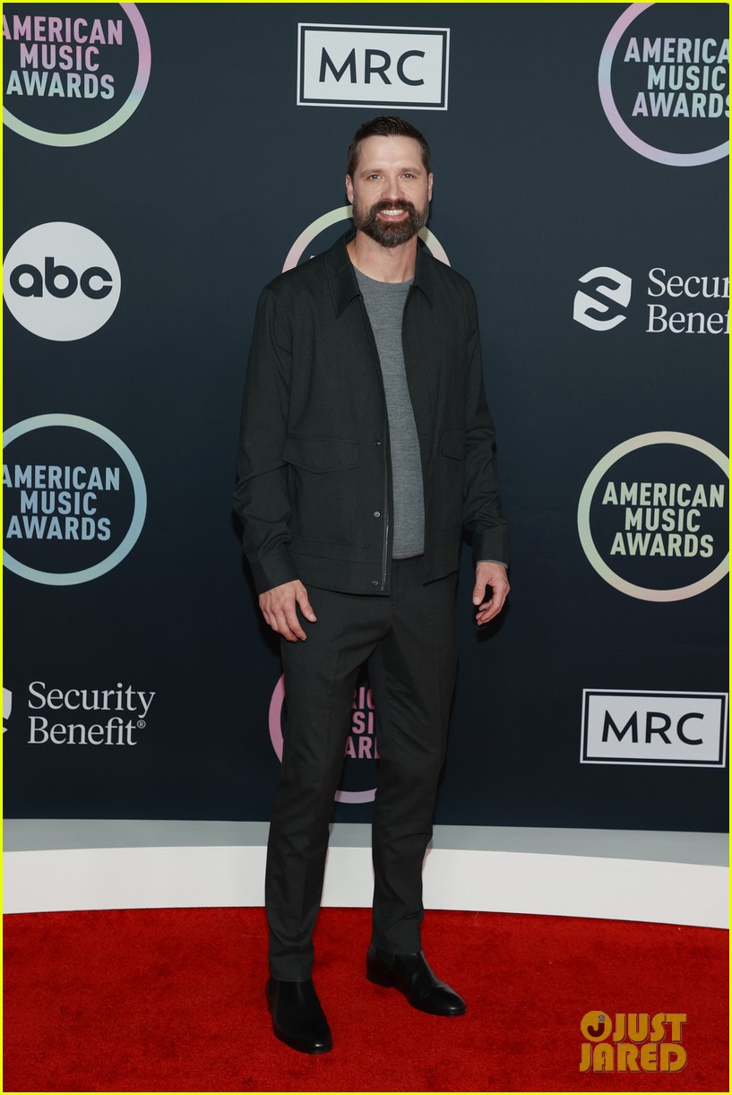 'Fancy Like' Singer Walker Hayes Brings Wife Laney To American Music