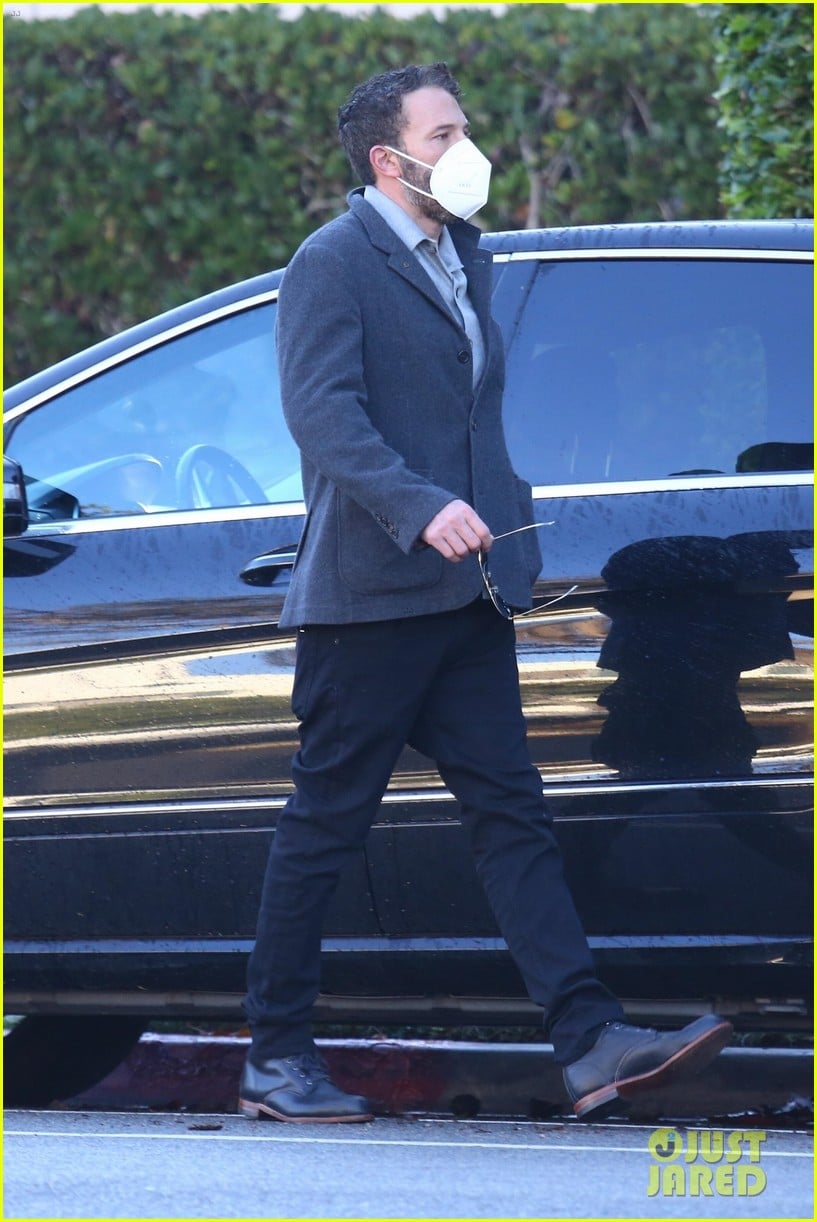 Ben Affleck & Jennifer Lopez Spotted Running Errands Separately Ahead(00)