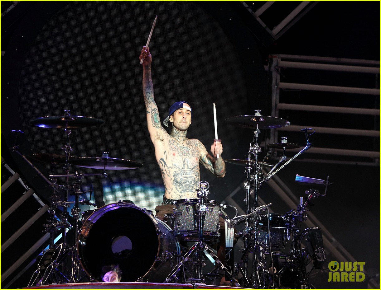 travis barker fires back at criticism of his tattoos 104671764