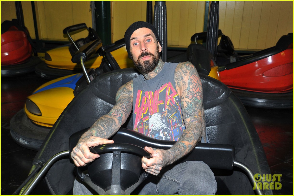 travis barker fires back at criticism of his tattoos 154671769