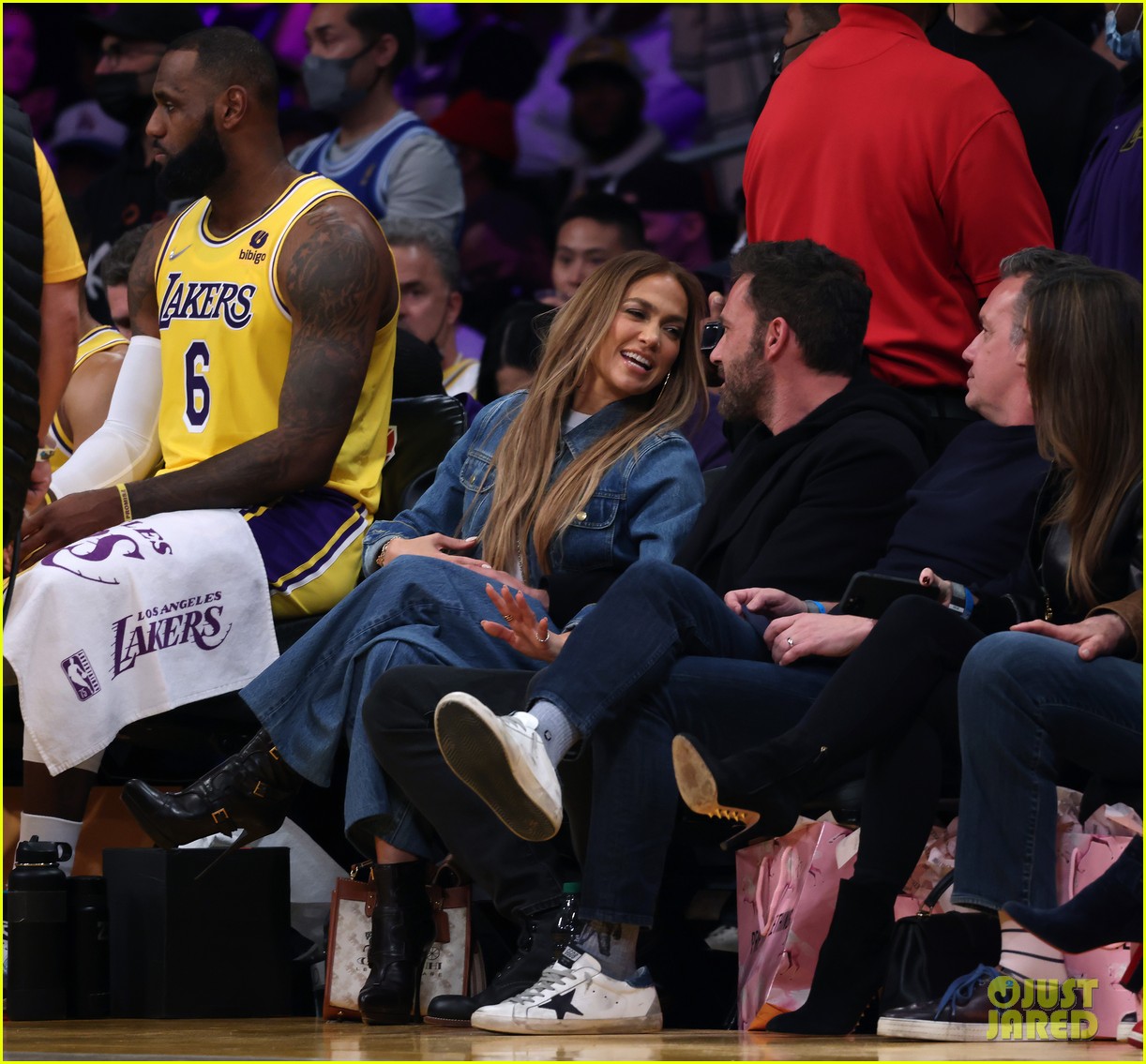 Jennifer Lopez & Ben Affleck Sit Court Side at Lakers Game!: Photo 4675196  | Ben Affleck, Jennifer Lopez Pictures | Just Jared