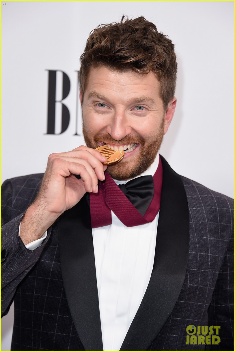 Brett Eldredge Cancels Chicago Shows After Testing Positive