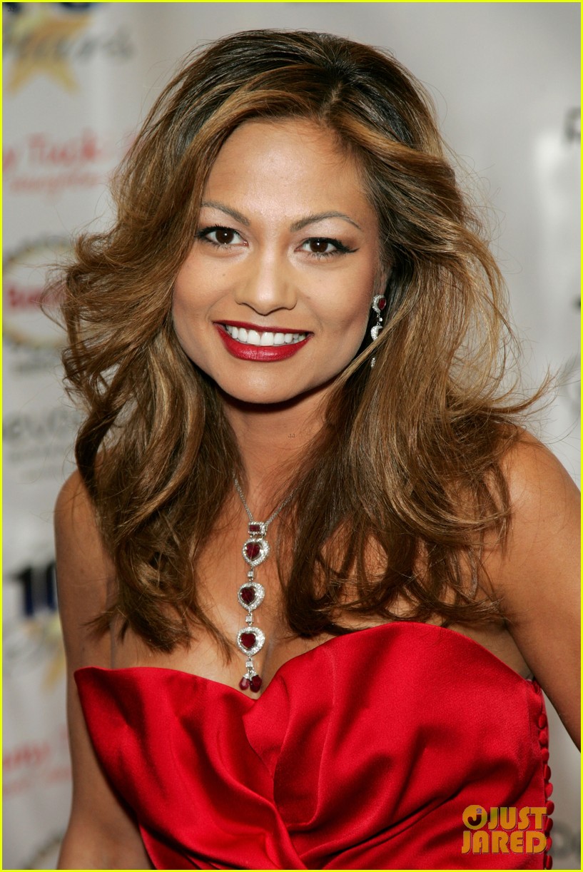 Phil Collins’ Ex-Wife Orianne Cevey Files for Divorce from Thomas Bates