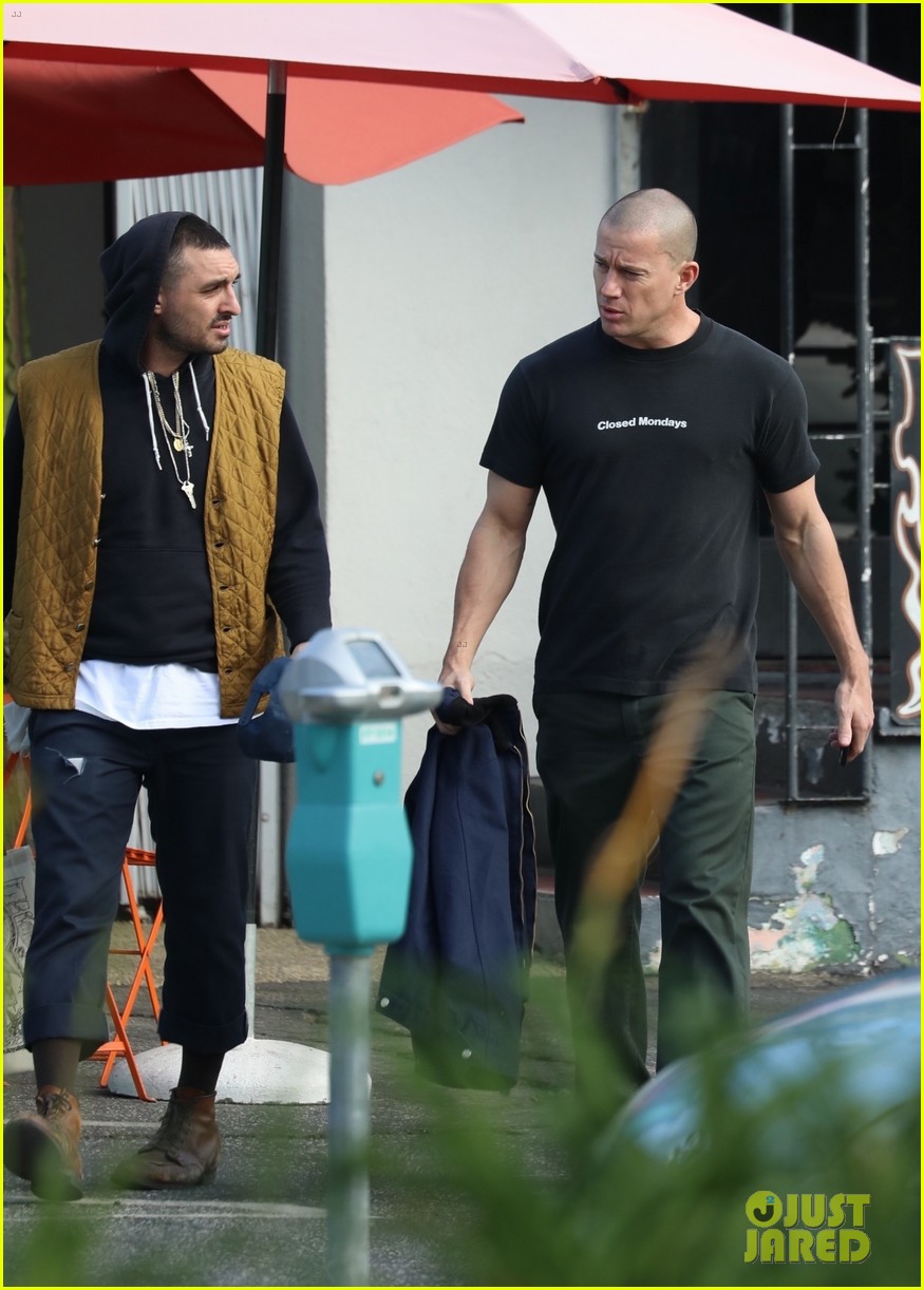 channing tatum does some shopping with a friend 014675803
