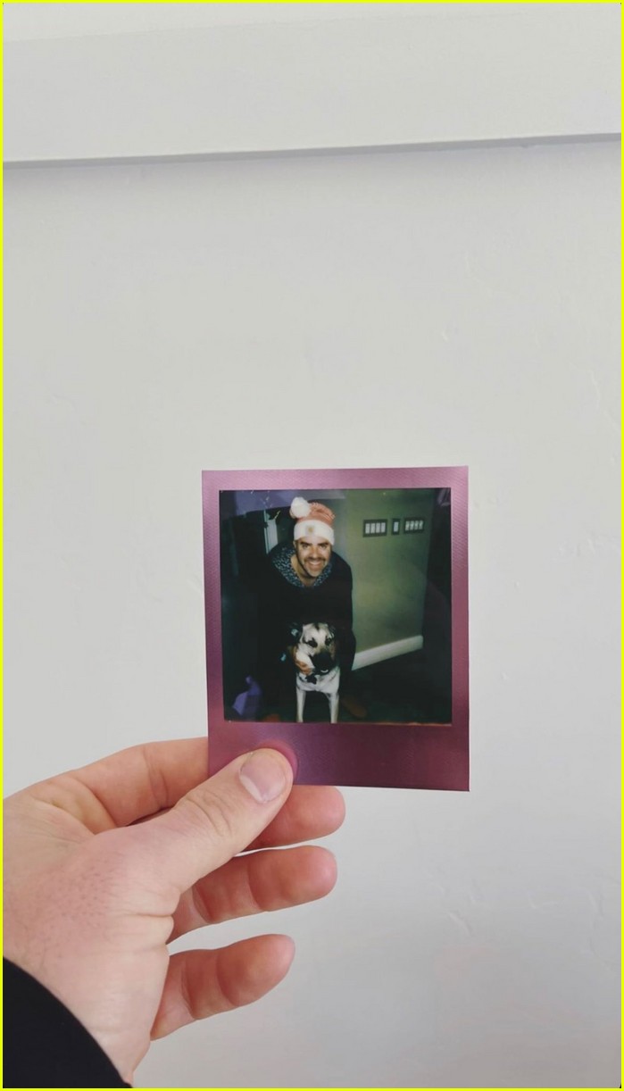 Colton Underwood Shares Photos from First Christmas with Boyfriend(02)