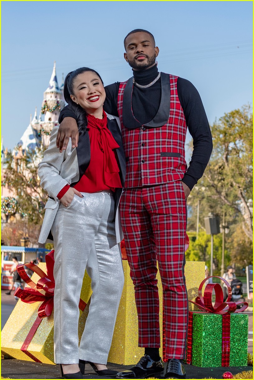 Disney 2022 Christmas Parade Hosts Disney Christmas Parade 2021 - Full Performers List Revealed!: Photo  4682721 | Brett Eldredge, Chance The Rapper, Christmas, Darren Criss, Derek  Hough, Disney Parks, Gwen Stefani, Jimmie Allen, Julianne Hough, Kristin  Chenoweth,