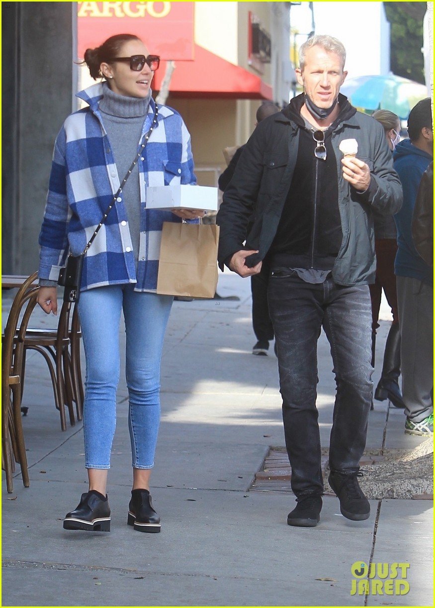 Gal Gadot Enjoys an Ice Cream Cone While Out with Husband Yaron Varsano
