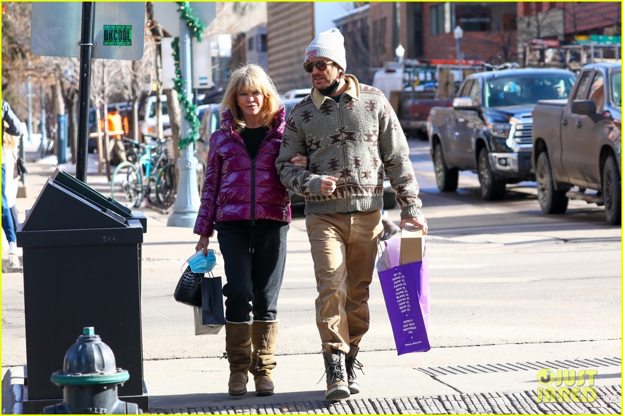 Goldie Hawn & Son Oliver Hudson Link Arms While Shopping in Aspen