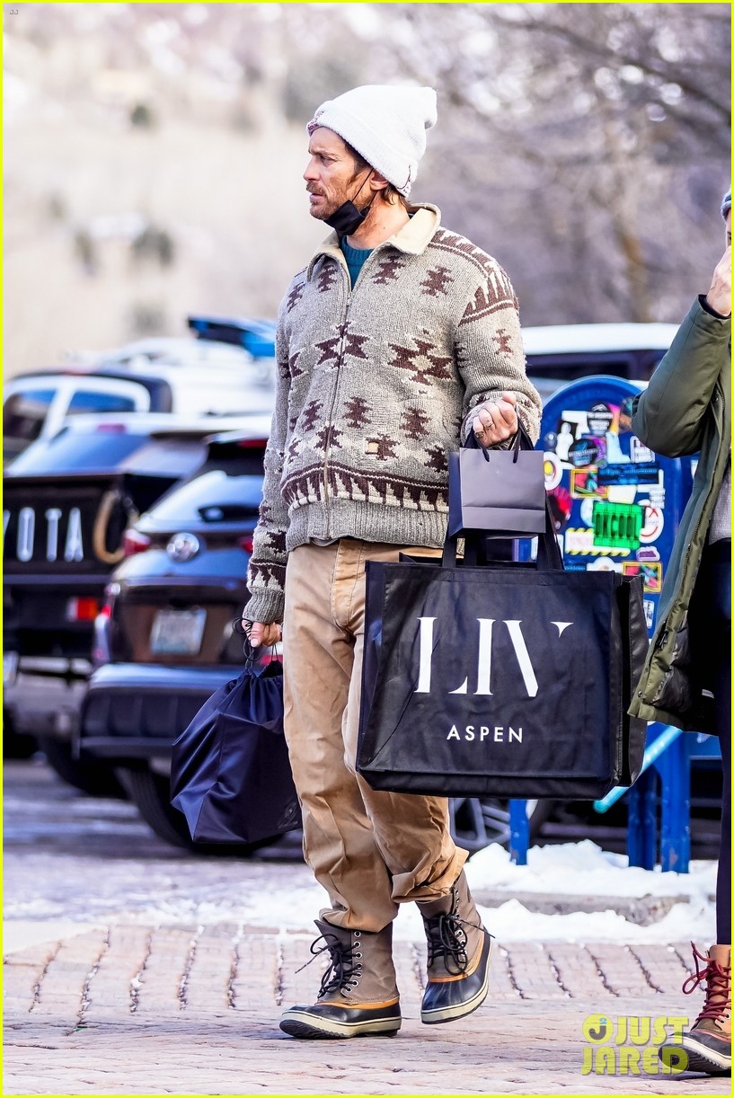 Goldie Hawn & Son Oliver Hudson Link Arms While Shopping in Aspen