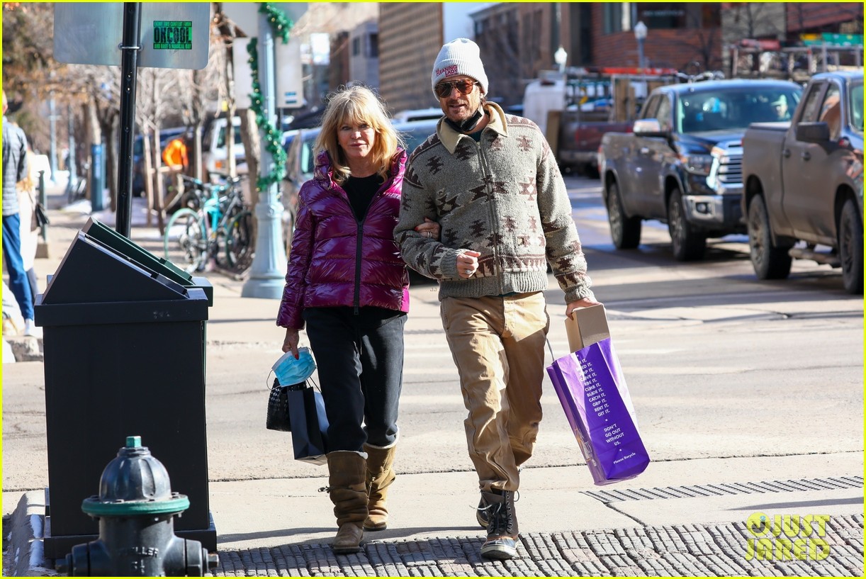 Goldie Hawn & Son Oliver Hudson Link Arms While Shopping in Aspen