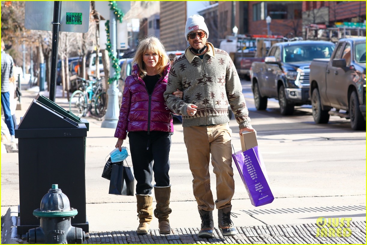 Goldie Hawn & Son Oliver Hudson Link Arms While Shopping in Aspen