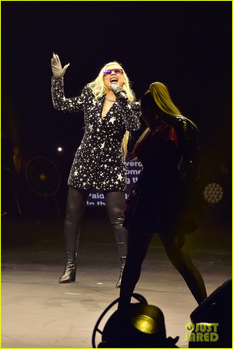 Jennifer Hudson & Christina Aguilera Give Incredible Performances at
