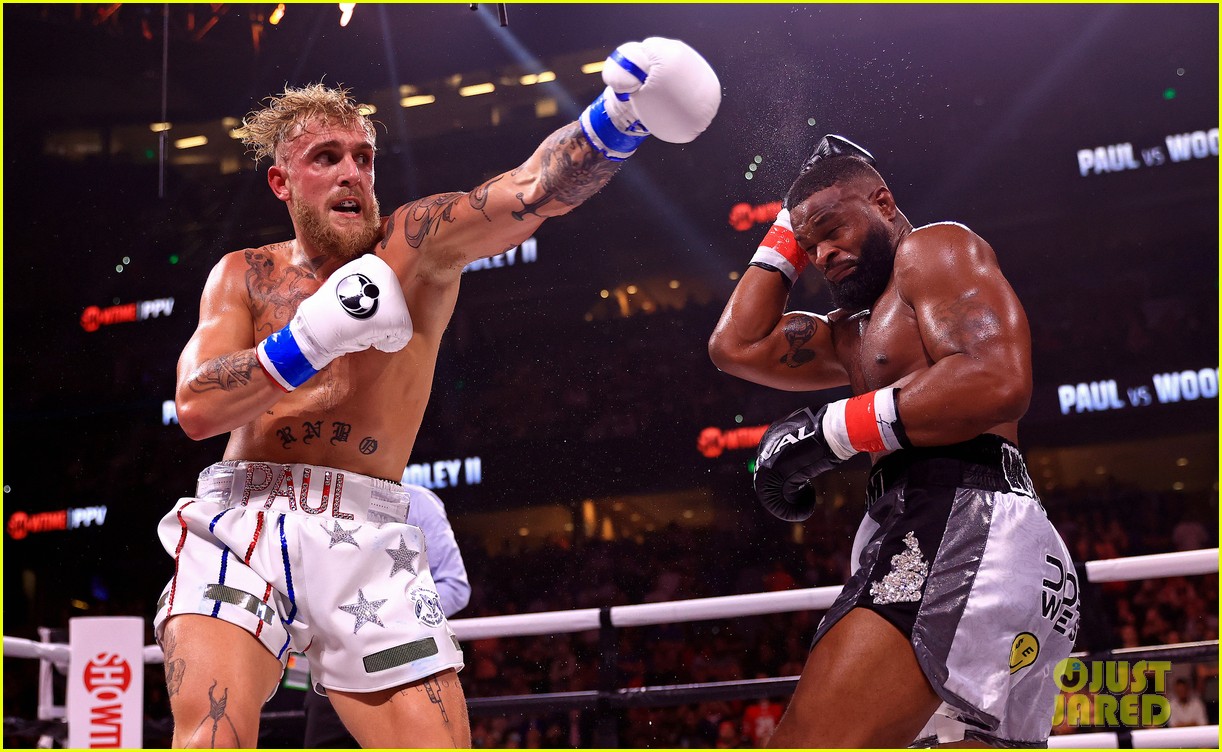 jake paul knocks out tyron woodley in boxing match 054680663