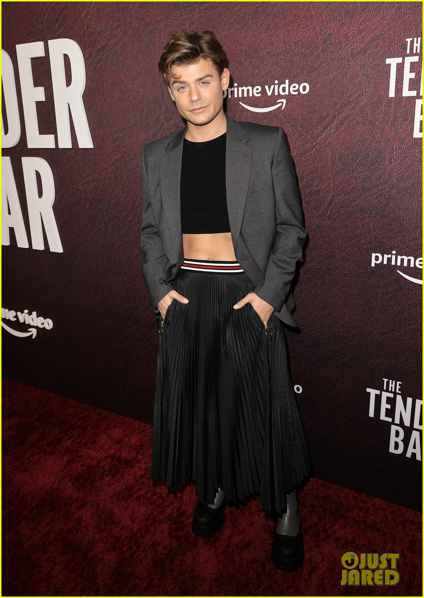 Ben Affleck & Jennifer Lopez Look So In Love at Latest 'The Tender Bar