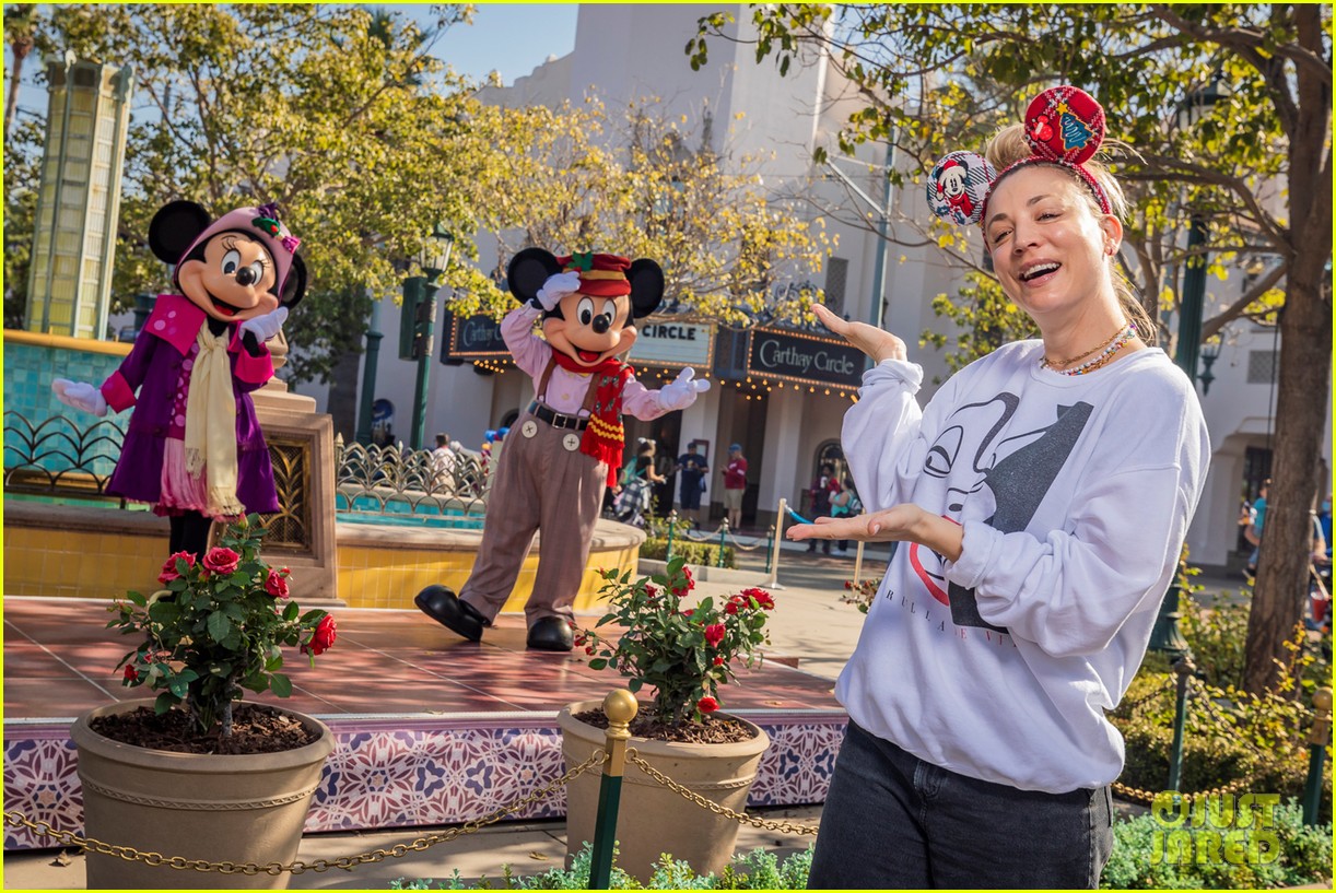Kaley Cuoco Celebrates Her 36th Birthday at Disneyland! Photo 4670462