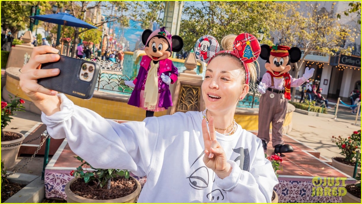 Kaley Cuoco Celebrates Her 36th Birthday at Disneyland! Photo 4670464