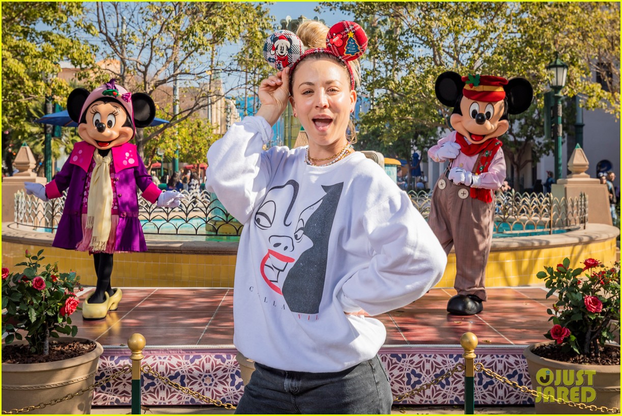Kaley Cuoco Celebrates Her 36th Birthday at Disneyland! Photo 4670466