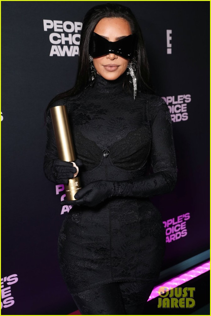 kim kardashian honored with fashion icon award pcas 014674887