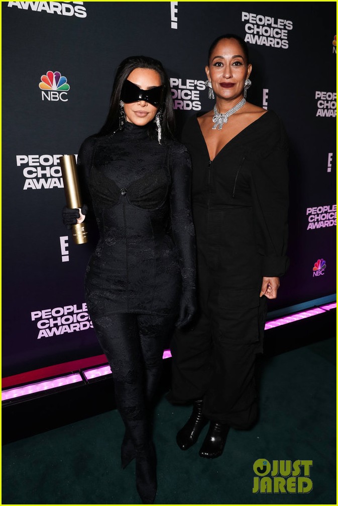 kim kardashian honored with fashion icon award pcas 12