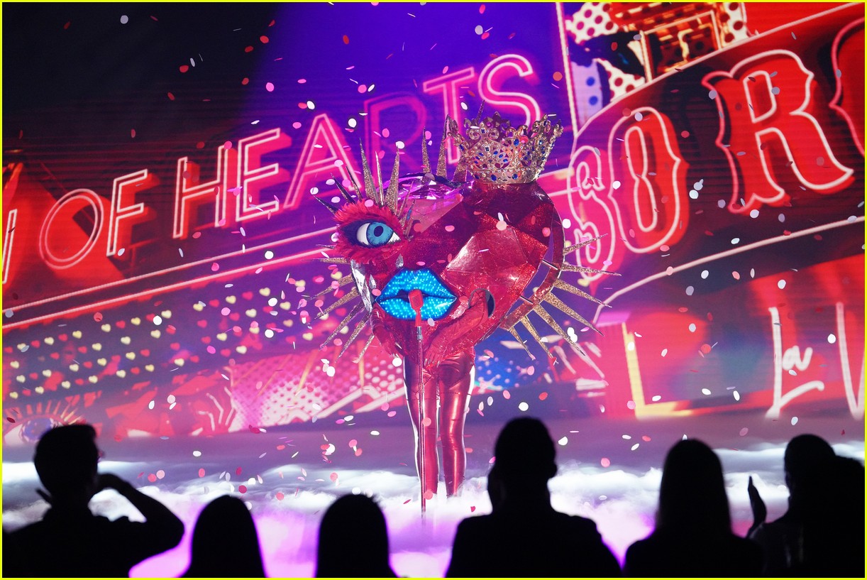 Photo masked singer clues for queen of hearts 08 Photo 4679330