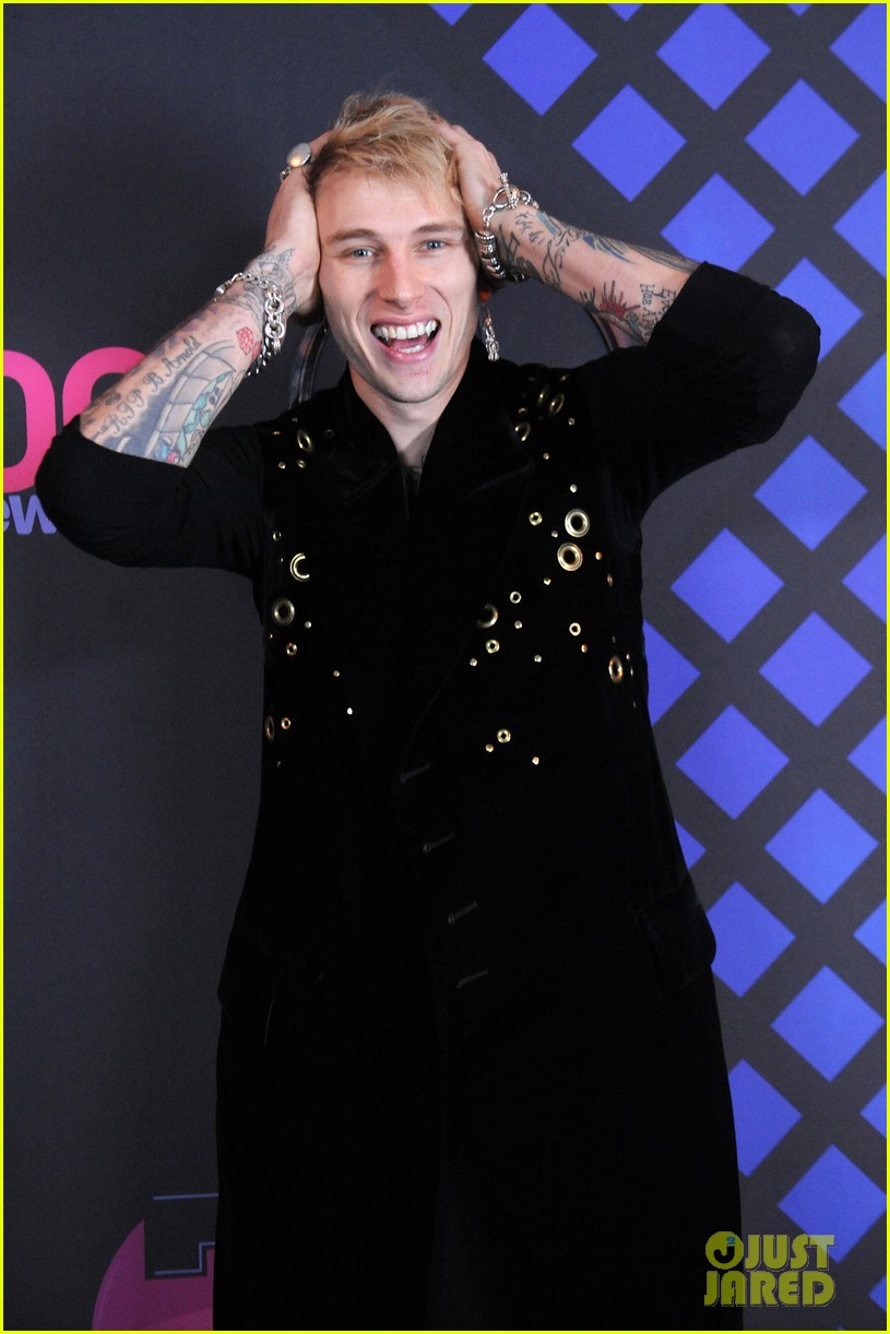 See the Machine Gun Kelly Clue on 'Jeopardy' That Left Every Contestant