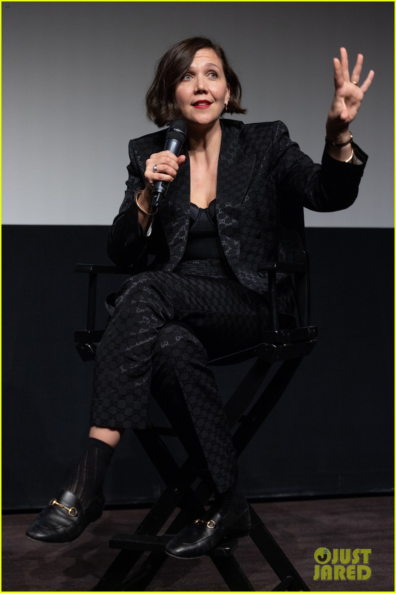 Maggie Gyllenhaal Talks With Olivia Wilde About 'The Lost Daughter