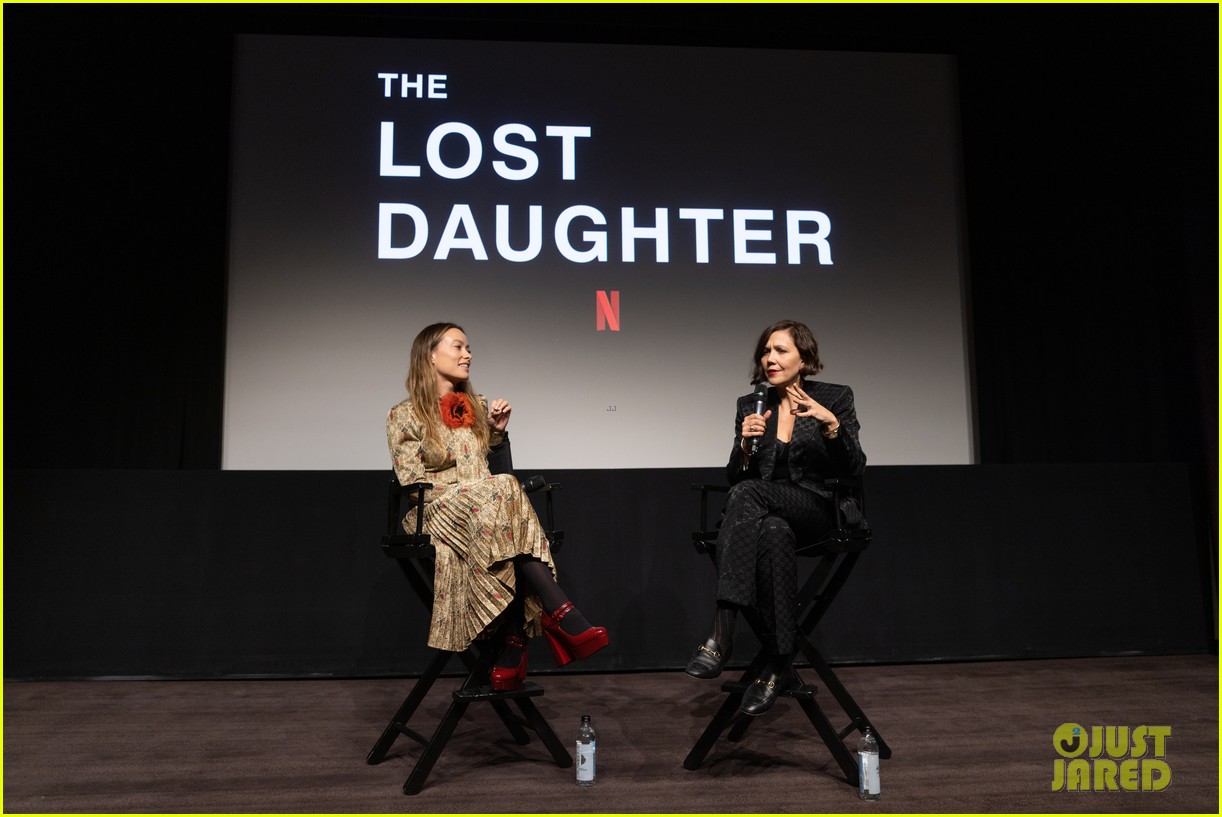Maggie Gyllenhaal Talks With Olivia Wilde About 'The Lost Daughter