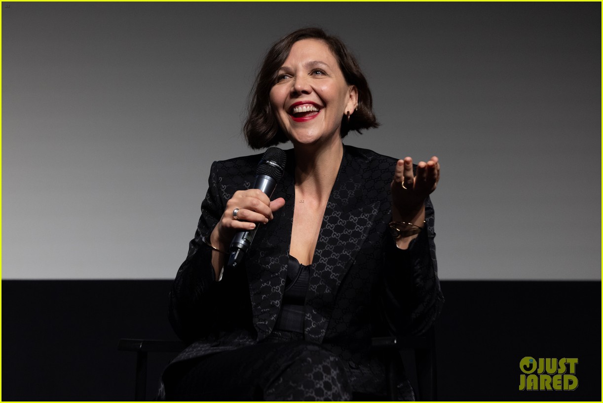 Maggie Gyllenhaal Talks With Olivia Wilde About 'The Lost Daughter