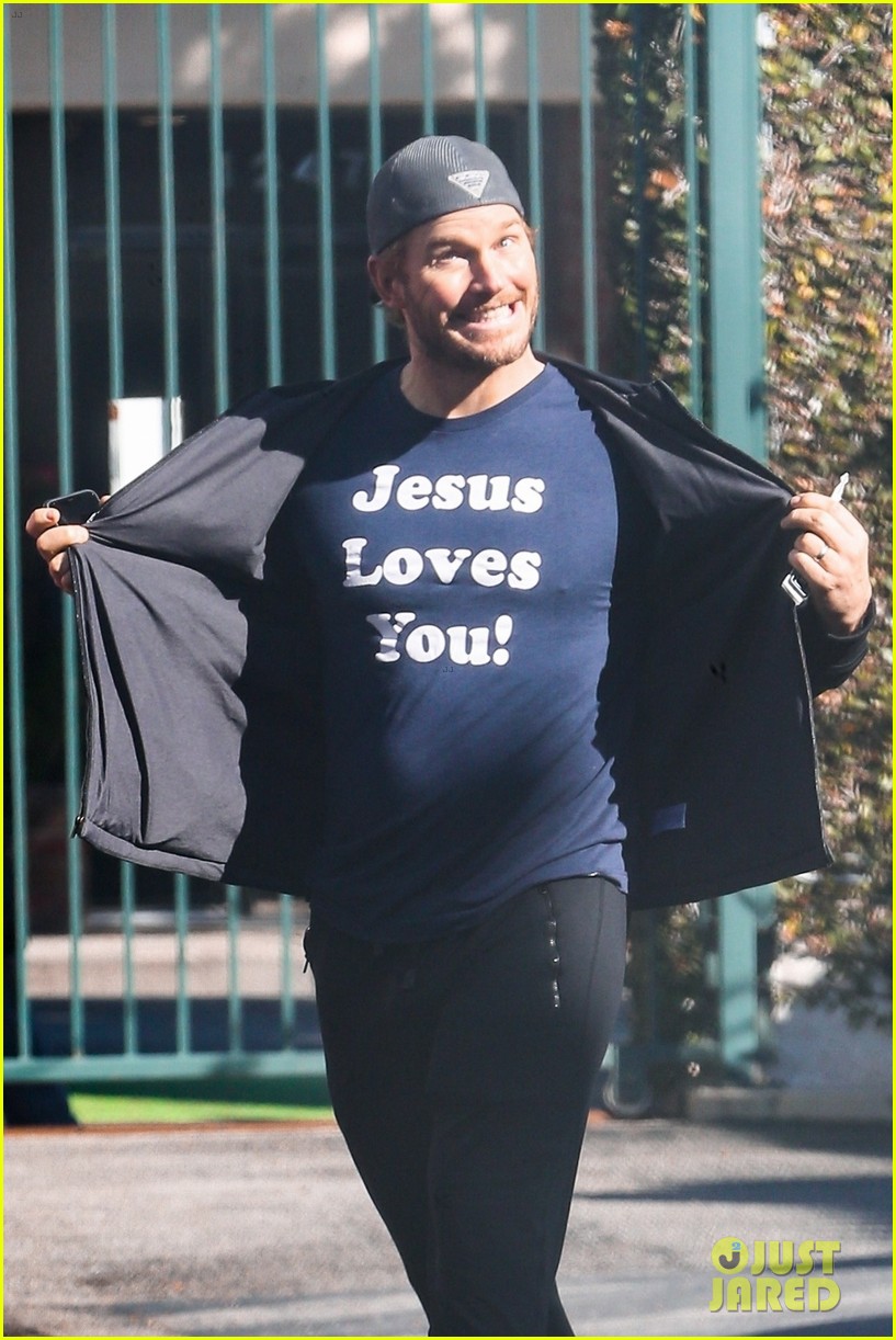 chris pratt jesus loves you shirt 024680295