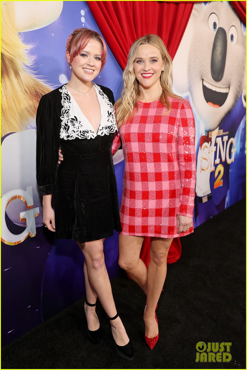 Reese Witherspoon, Tori Kelly & Scarlett Johansson All Wore Pink To