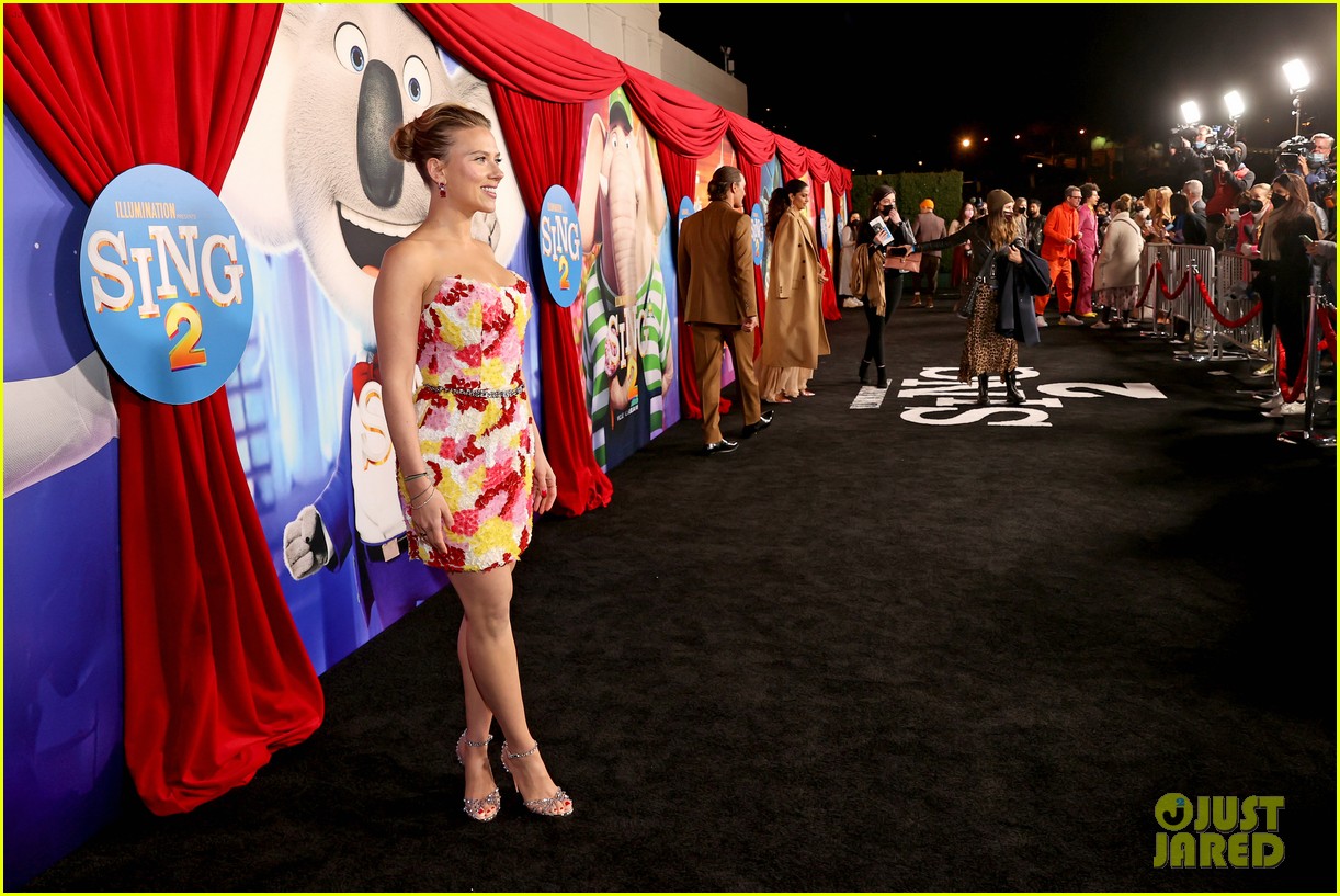 Reese Witherspoon, Tori Kelly & Scarlett Johansson All Wore Pink To