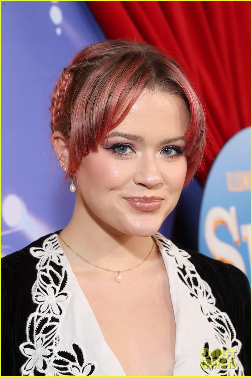 Photo: reese witherspoon tori kelly scarlett johansson halsey sing2