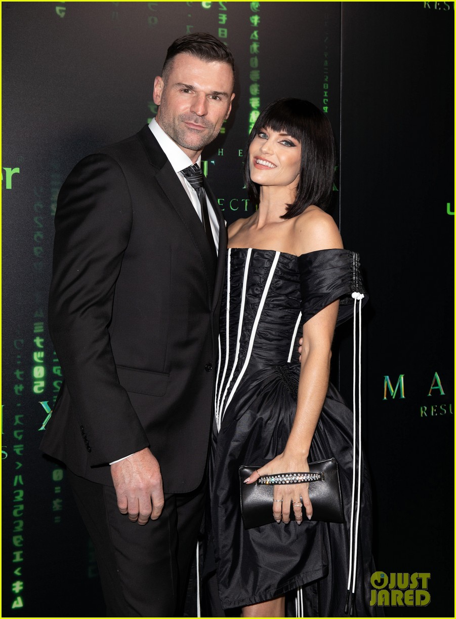 Keanu Reeves Joins Carrie-Anne Moss & Priyanka Chopra at 'The Matrix