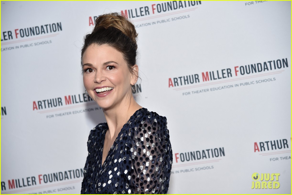sutton foster tests positive for covid 19 154682552
