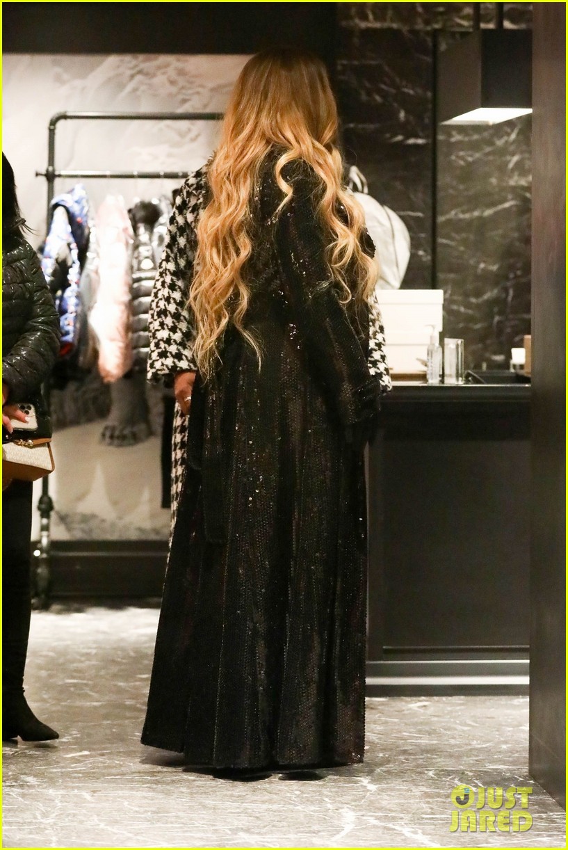 Photo: mariah carey bryan tanaka go shopping in aspen 33 | Photo