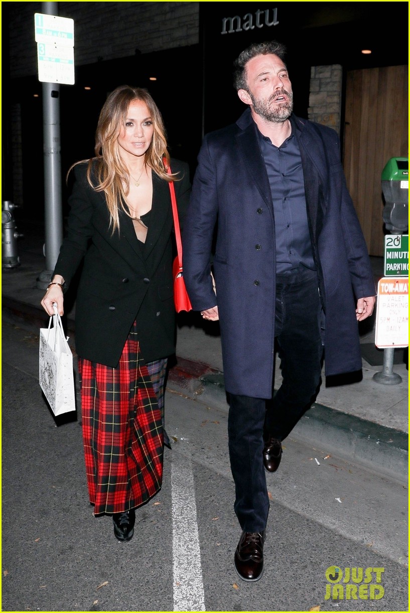 Ben Affleck & Jennifer Lopez Do Date Night in Beverly Hills Photo